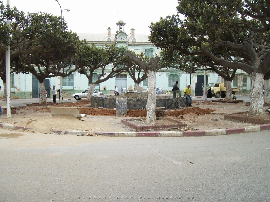 021-ORAN-Juin06-Place Noiseux et ecole Georges Lapierre.jpg - Unicode